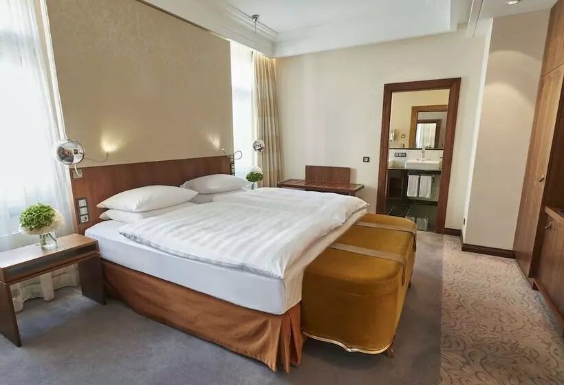Executive-sviitti 2 Makuuhuonetta, Vier Jahreszeiten Kempinski München
