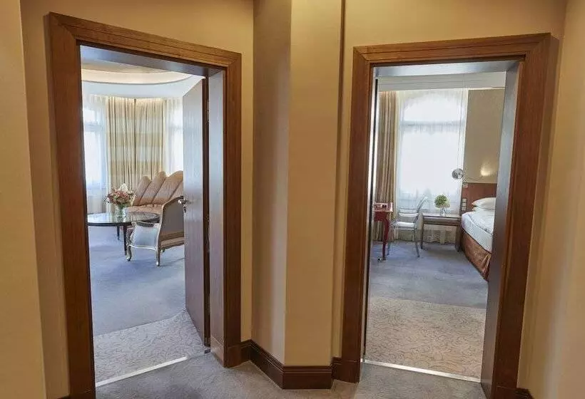 Executive-sviitti 2 Makuuhuonetta, Vier Jahreszeiten Kempinski München