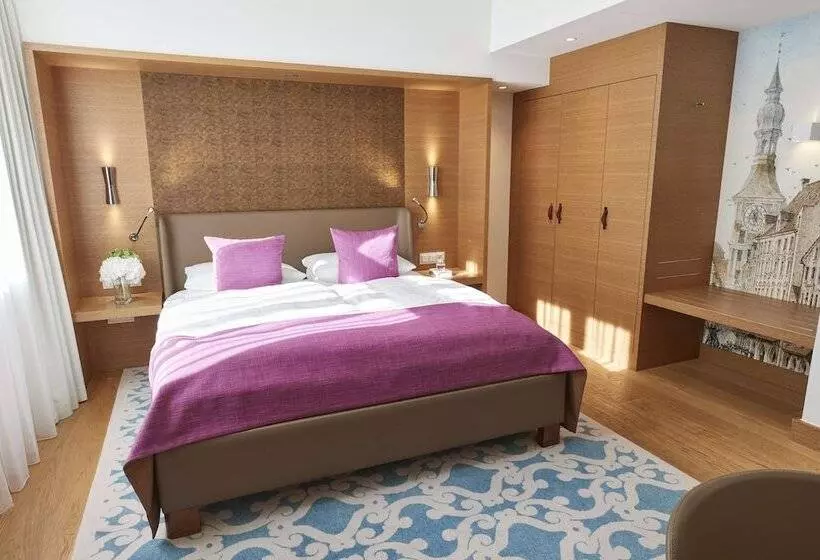 Deluxe-huone, Vier Jahreszeiten Kempinski München