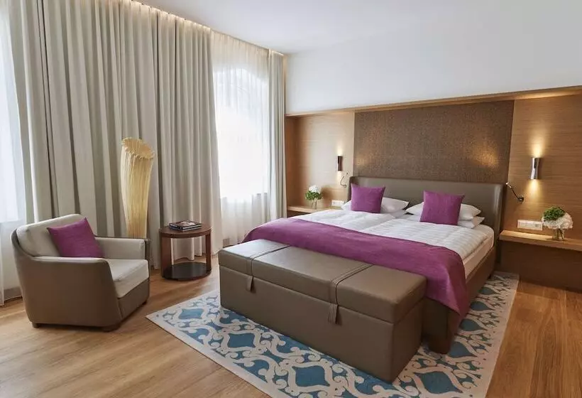 Deluxe-huone, Vier Jahreszeiten Kempinski München