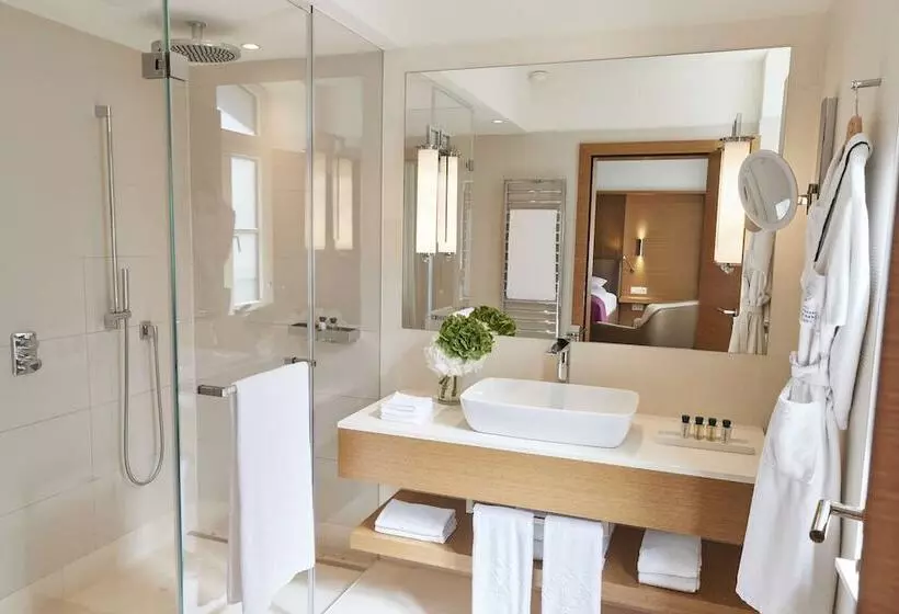 Deluxe-huone, Vier Jahreszeiten Kempinski München