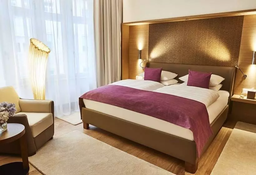 Deluxe-huone, Vier Jahreszeiten Kempinski München
