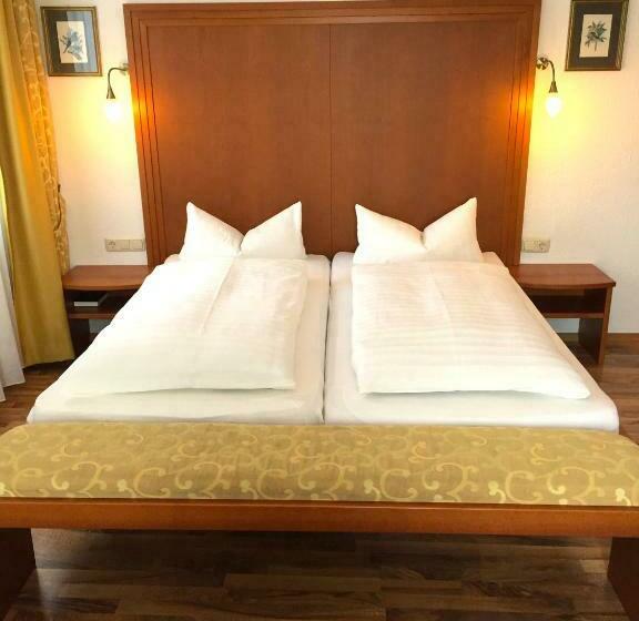 חדר סטנדרט לשלושה, Zur Schönen Aussicht