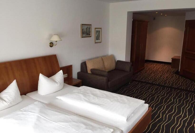 חדר סטנדרט לשלושה, Zur Schönen Aussicht