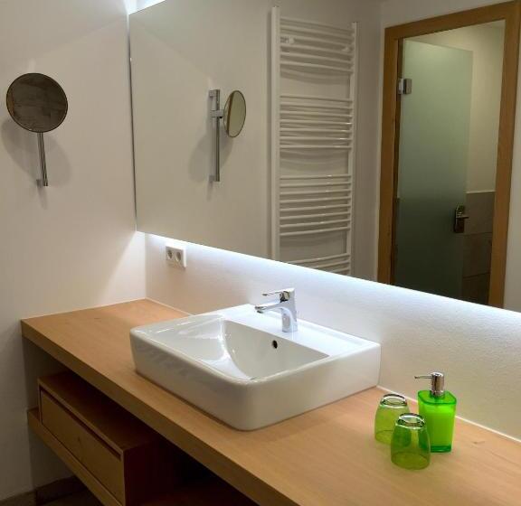 חדר סופריור, Zur Schönen Aussicht