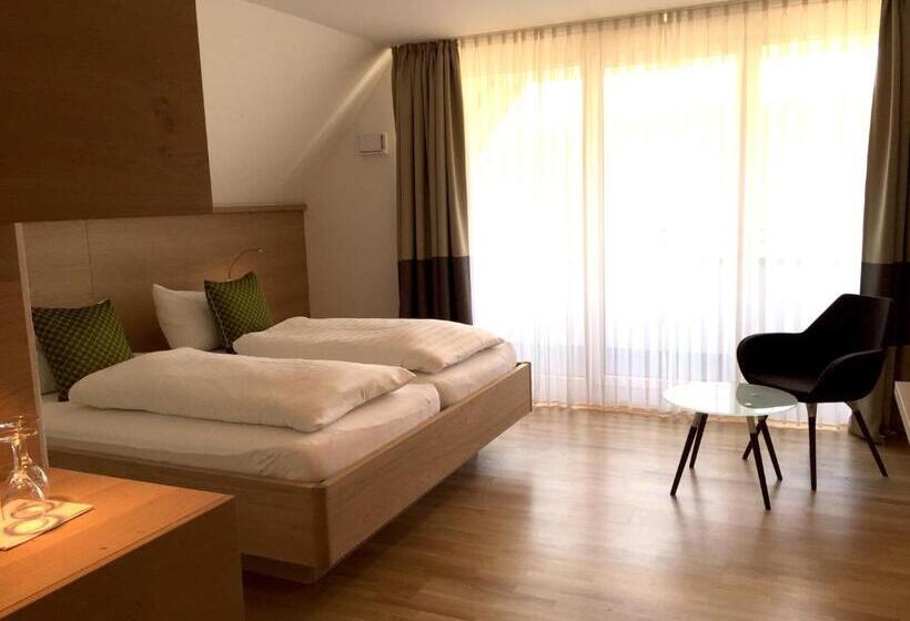 חדר סופריור, Zur Schönen Aussicht