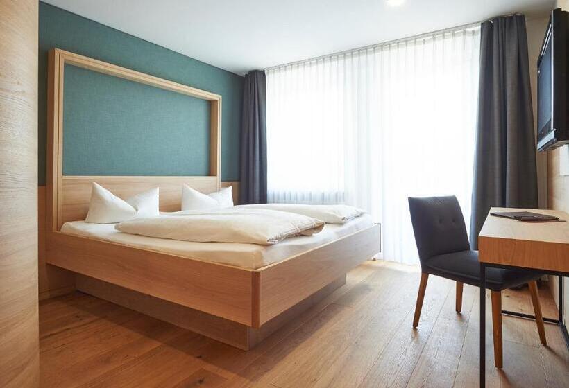 חדר סופריור, Zur Schönen Aussicht