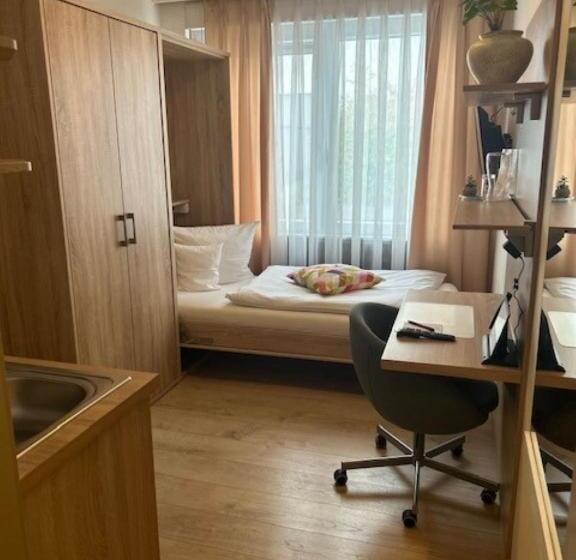 스탠다드 스튜디오, Stadthotel Geis