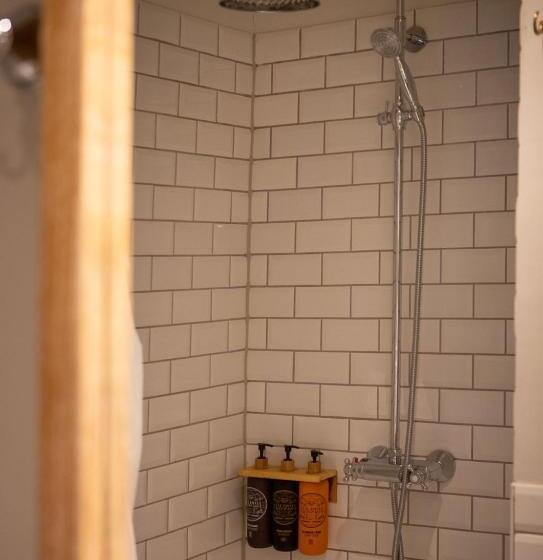 스탠다드 룸, Axel Guldsmeden