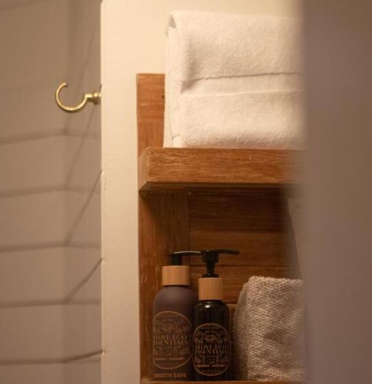 스탠다드 룸, Axel Guldsmeden