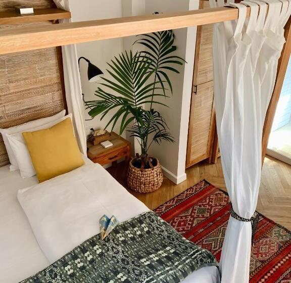 스탠다드 룸, Axel Guldsmeden