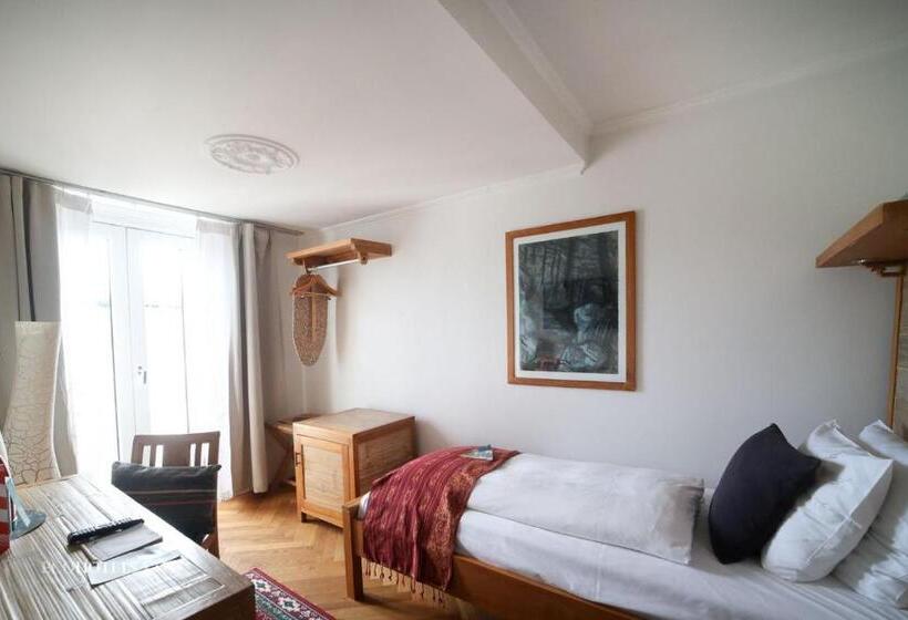 스탠다드 싱글 룸, Axel Guldsmeden