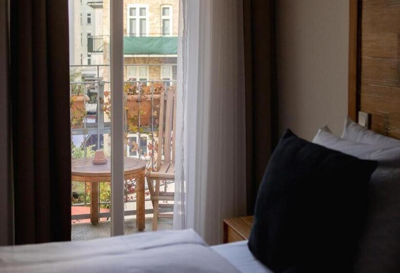 스탠다드 발코니 룸, Axel Guldsmeden