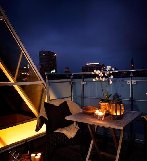 자쿠지 스위트, Axel Guldsmeden