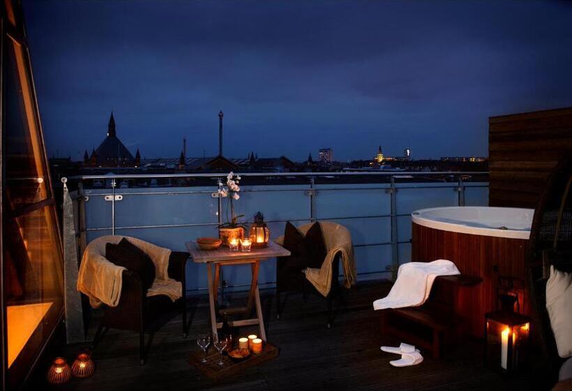 자쿠지 스위트, Axel Guldsmeden