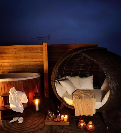 자쿠지 스위트, Axel Guldsmeden