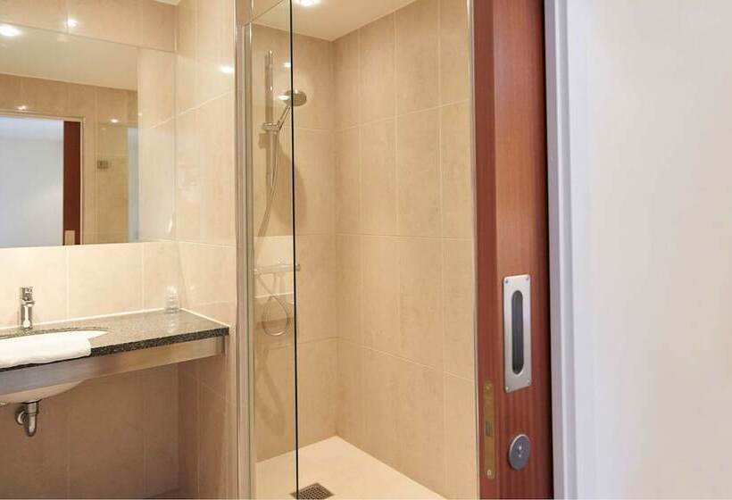 غرفة قياسية, Britannia