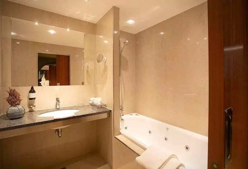 Suite Junior, Britannia