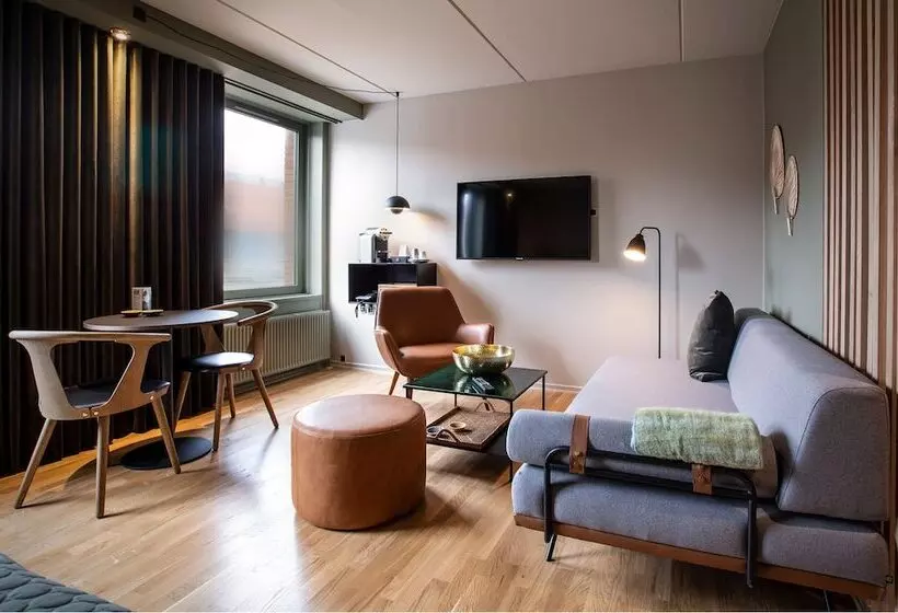 Suite Junior, Britannia