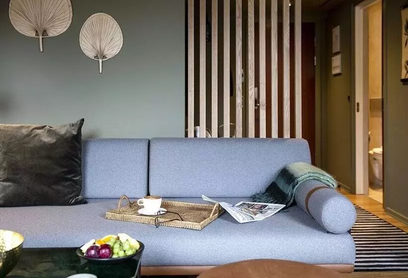 Suite Junior, Britannia