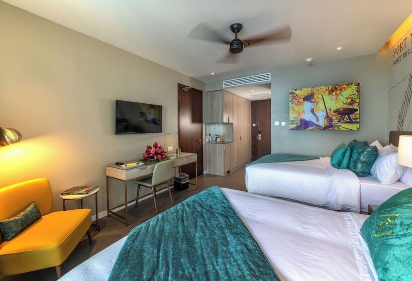 اتاق استاندارد با چشم‌انداز کوهستان, Fort Young