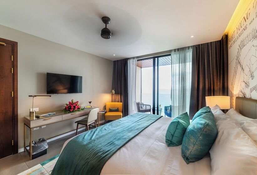 اتاق استاندارد با چشم‌انداز دریا, Fort Young