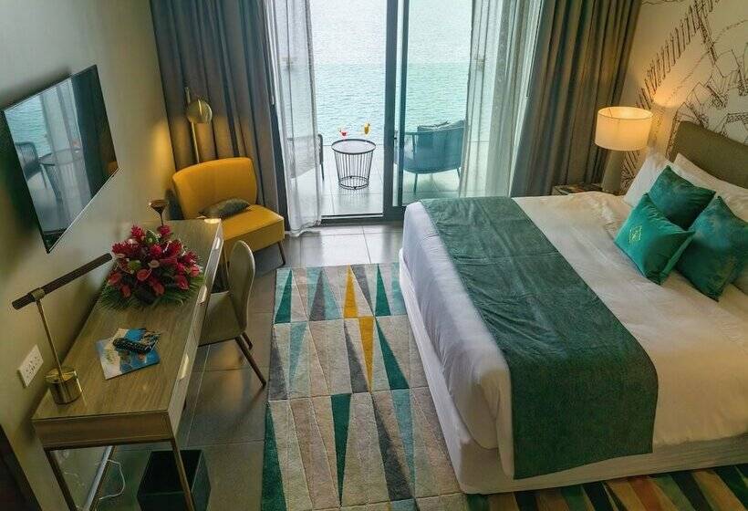 اتاق استاندارد با چشم‌انداز دریا, Fort Young