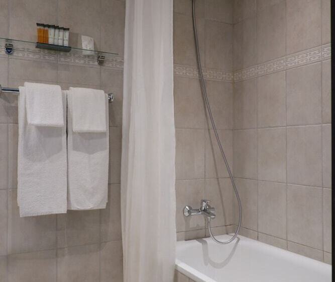 ファミリールーム, Helnan Phønix