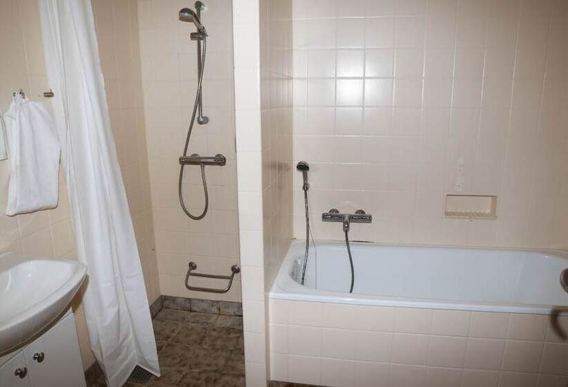 ファミリールーム, Marina