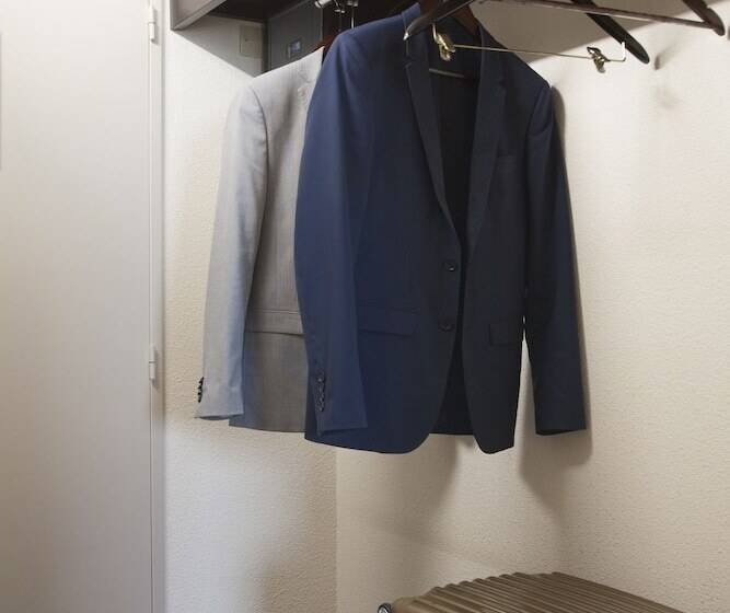 单人经济间, Apogia