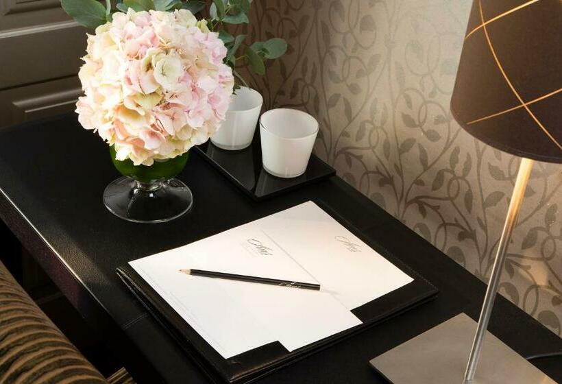 クラシックルーム, Ares Eiffel