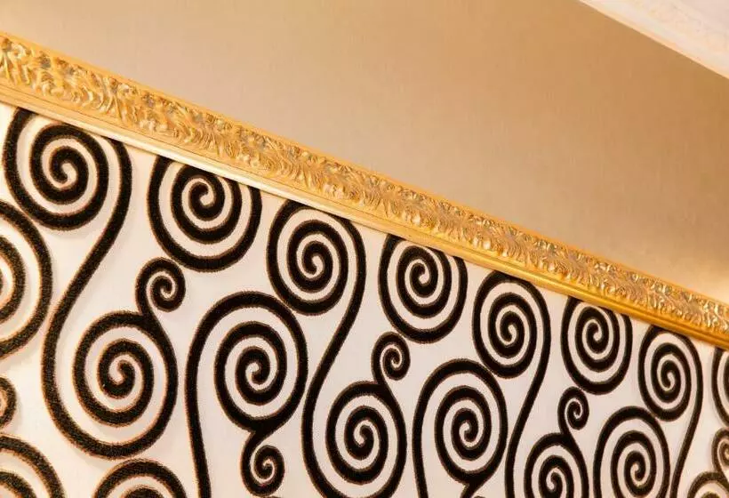Superior Kamer, Ares Eiffel