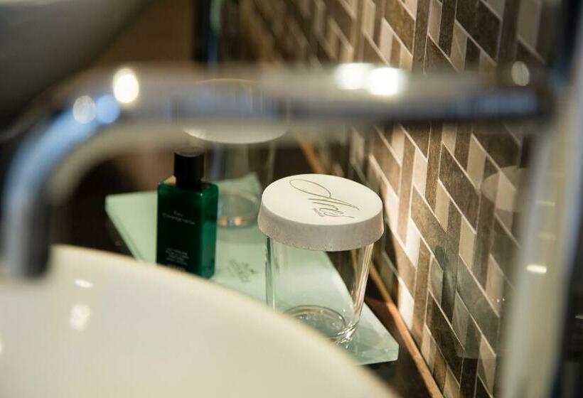 エクゼクティブルーム, Ares Eiffel