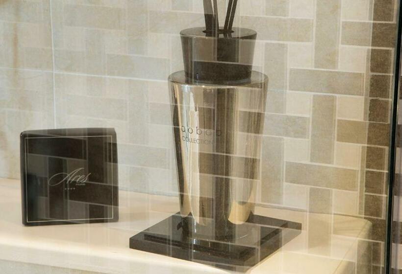 エクゼクティブルーム, Ares Eiffel