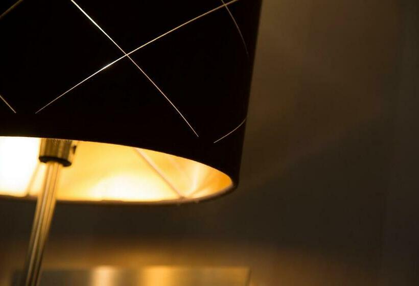 エクゼクティブルーム, Ares Eiffel