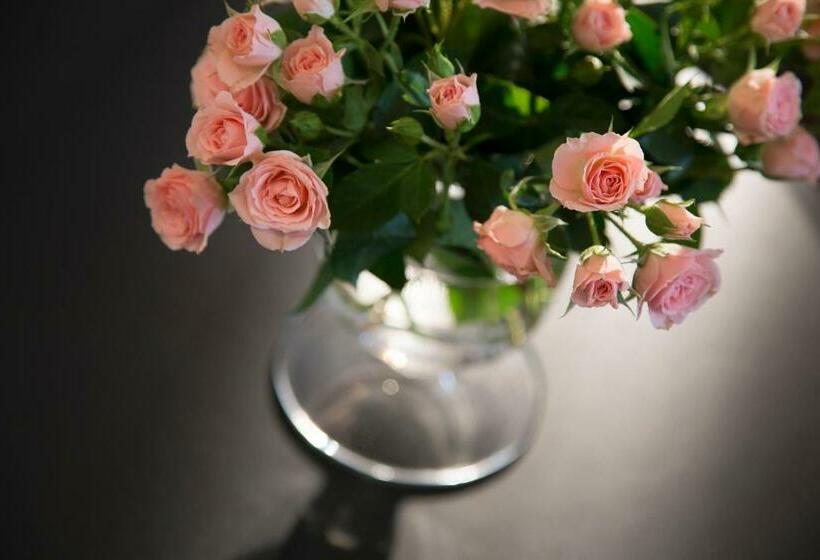 エクゼクティブルーム, Ares Eiffel