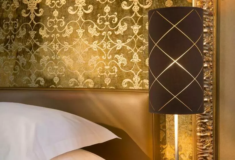 Deluxe Kamer, Ares Eiffel