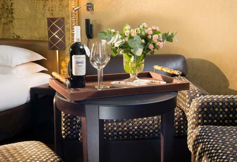 デラックスルーム, Ares Eiffel