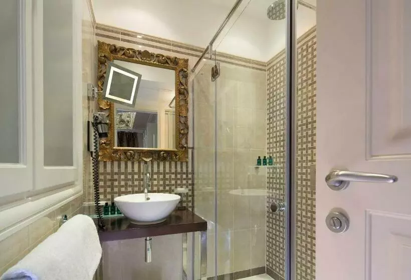Deluxe Kamer, Ares Eiffel
