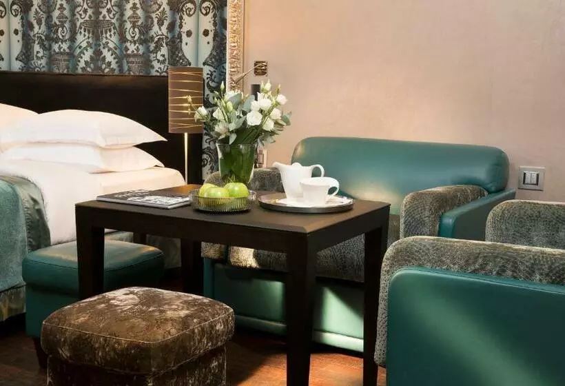 Deluxe Kamer, Ares Eiffel
