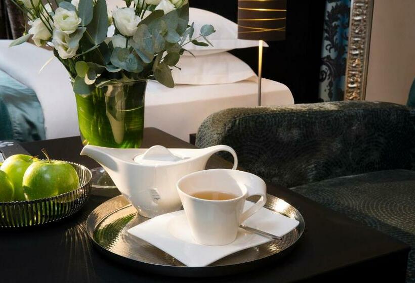 デラックスルーム, Ares Eiffel