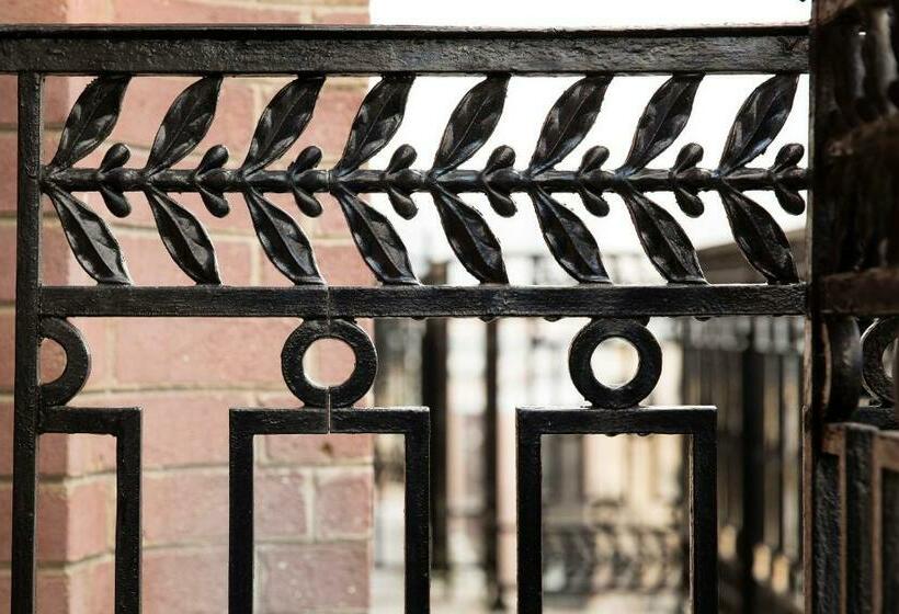 デラックスルーム, Ares Eiffel