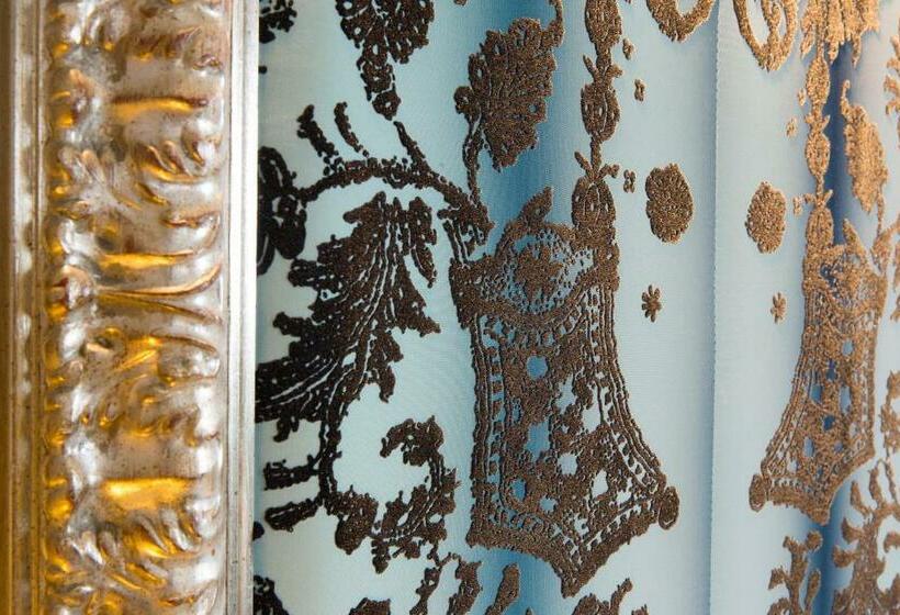 スーペリアールーム, Ares Eiffel