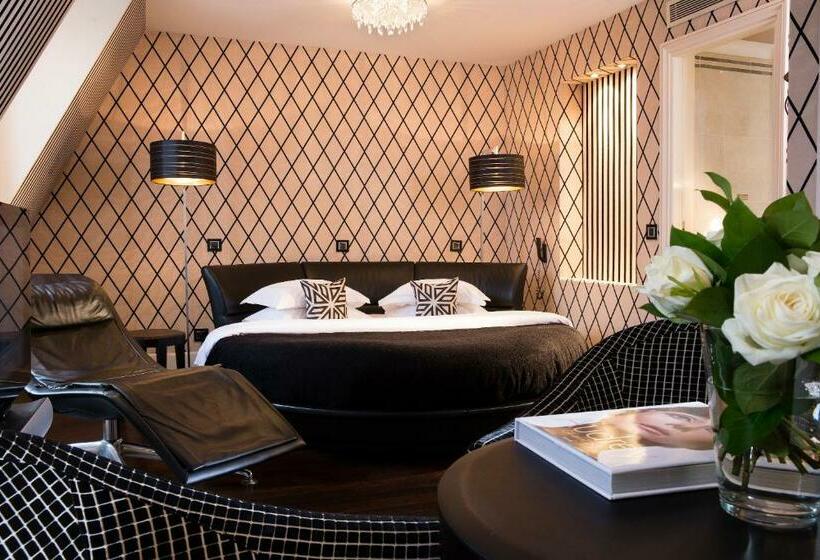 景色の見えるジュニアスイート, Ares Eiffel