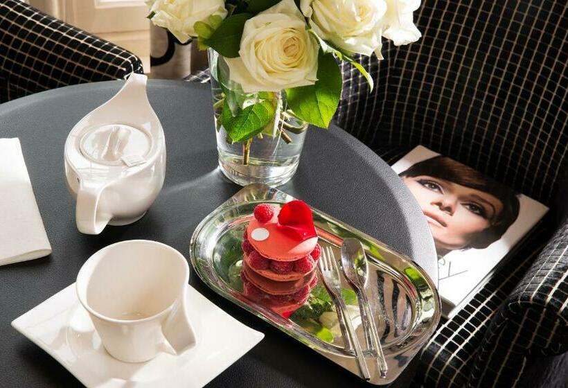 景色の見えるジュニアスイート, Ares Eiffel