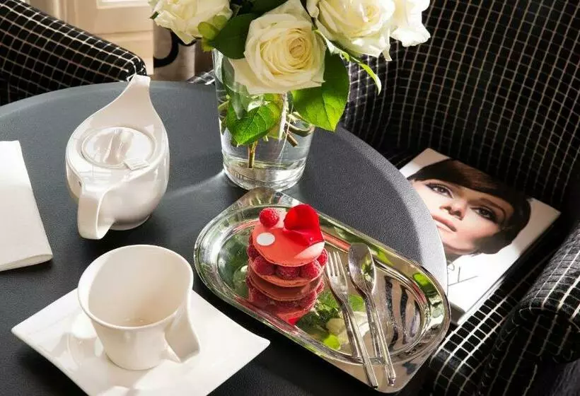 Junior Suite met Uitzicht, Ares Eiffel