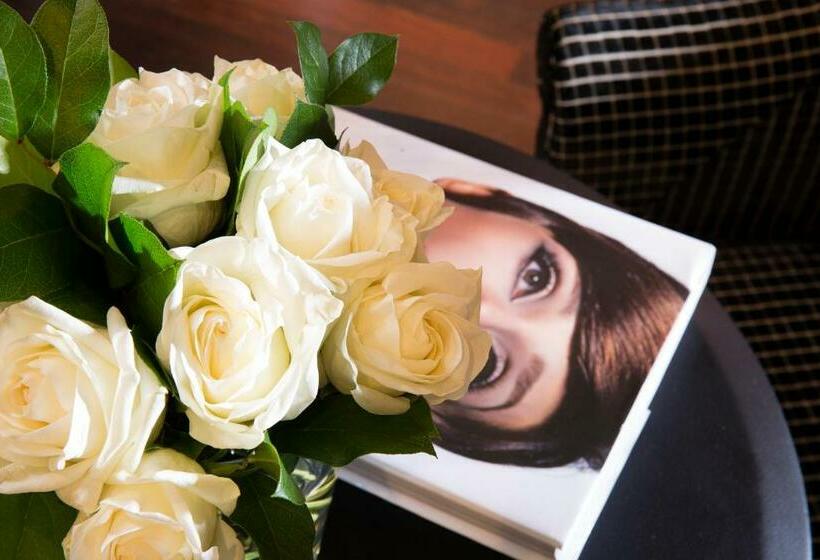 景色の見えるジュニアスイート, Ares Eiffel