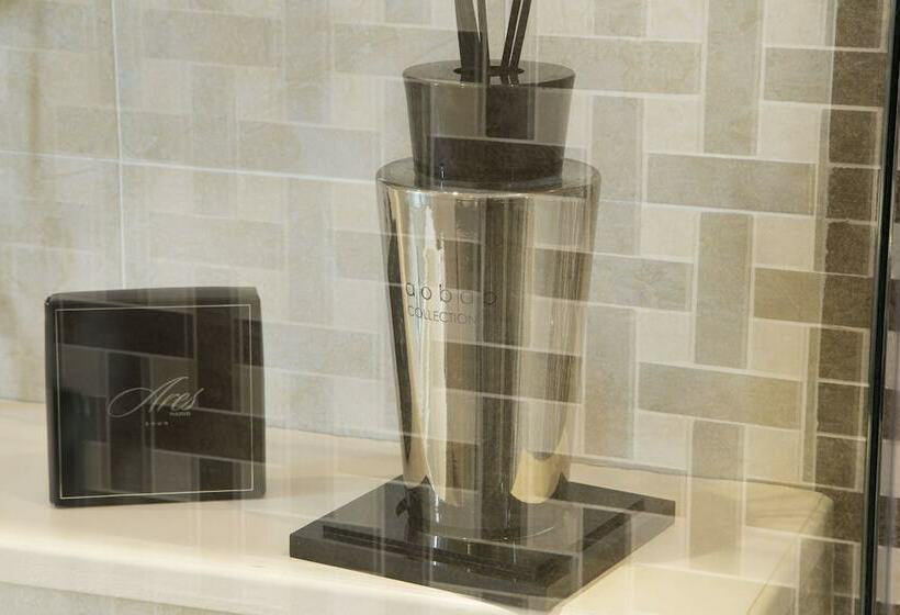 エクゼクティブルーム, Ares Eiffel