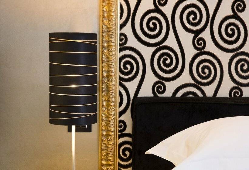 スーペリアールーム, Ares Eiffel