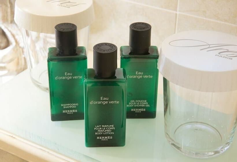 クラシックルーム, Ares Eiffel